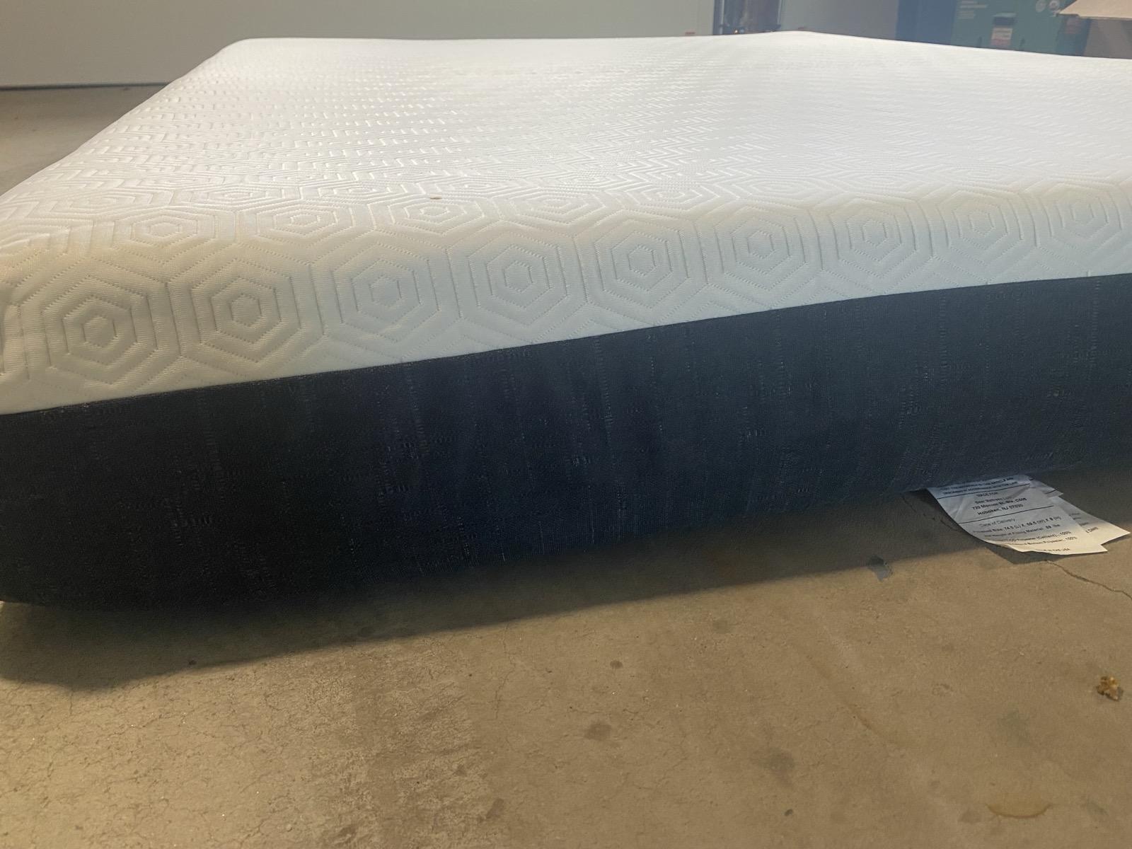 Bear Original mattress side view